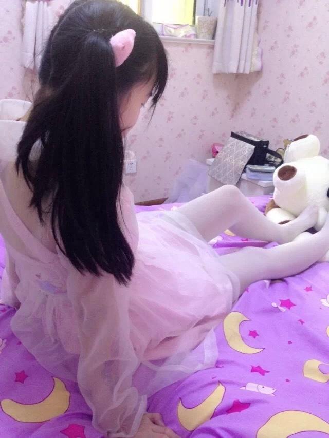 H工口小学生赛高 Cute girl in bed room - (28P)
