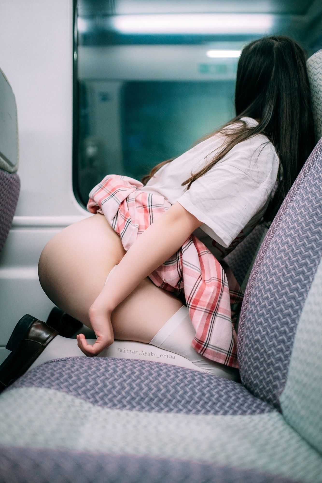 [有喵酱] School girl in HK Train - (17P)