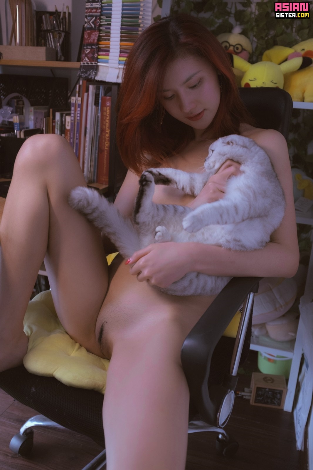 Wanimal  – Cat Lover Girl - (42P)